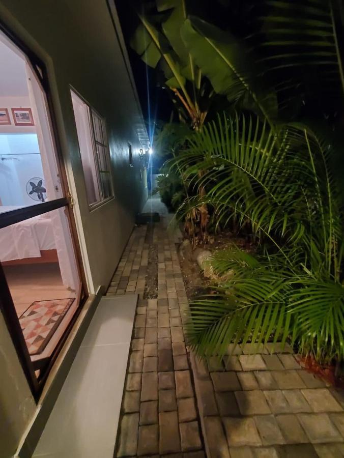 Centrally Located Room - 5 Port Antonio Exterior foto